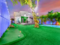 Stunning Pool and Inviting Hot Tub - Luxurious Retreat