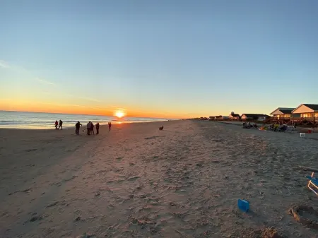 Private Heated Pool and Hot Tub, across the street from the ocean!