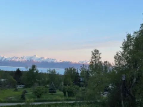 東區浪潮-全新-樓下靜居公寓享海景、山景及冰川景觀