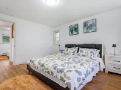 4-bedroom house with MIL suite Hotels in Sammamish