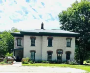 Historic 3 -bedroom house in Algona close to downtown WiFi. 2 parks nearby Hotels in Algona