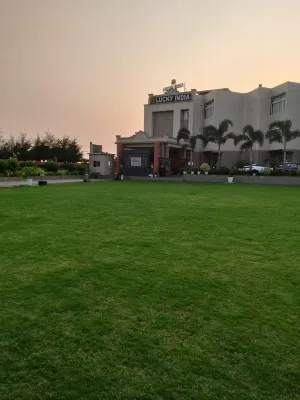 Lucky India Puri โรงแรมใน