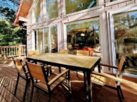 Mid-Century Modern Lake House – Gorgeous Fall Views, Fire Pit, Sauna, 4Br