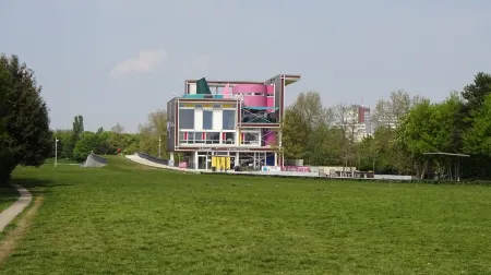 Beautiful studio 28 m2 equipped nine 500 meters from the subway