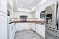 Spacious 4-bedroom house in Gate community in lovely Chino with WiFi, AC Hotel a Chino