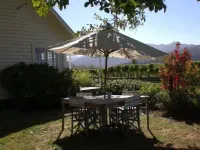 Riverbank Cottage Hotels in Rapaura