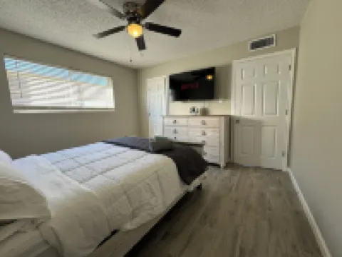 Glenmeadow Retreat 2BR Sleeps 6!