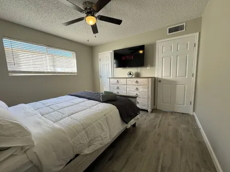 Glenmeadow Retreat 2BR Sleeps 6!