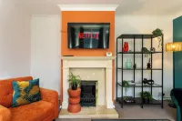 6-Bed Contractor House | Long Stay Discounts | WiFi, Driveway Parking, Smart TV Hotels near Peterborough Railway Station