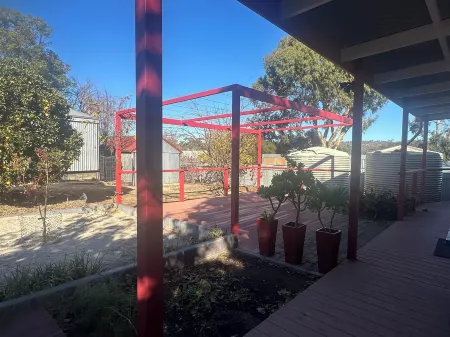 Hill Cottage, comfortable pet friendly home away from home Отели рядом с достопримечательностью «Tim Adams Wines»