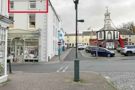 The Penthouse, 2 bed flat, sleeps 4, Brampton Town Centre, Hadrian’s Wall