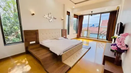 #1 Lavish & Huge 5bhk Villa "60 ML Chalet" 35 ppl