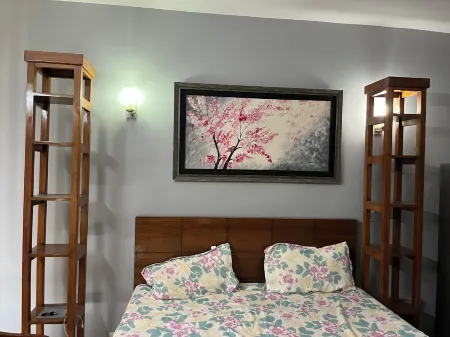 Cozy studio in welcoming Greater Noida with WiFi, AC