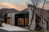 Sundance Cabin - 5 Bedroom Luxury Mountain Home right in the heart of Sundance Hotel a Sundance