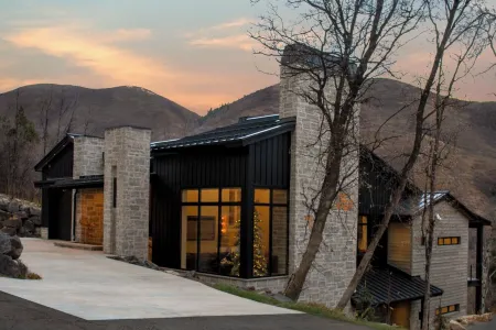 Sundance Cabin - 5 Bedroom Luxury Mountain Home right in the heart of Sundance Отели в г. Sundance