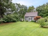 Meredith Town & Trail Cottage - Walkable to Water/Downtown, Dogs ok! Hotels in Meredith