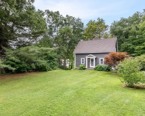 Meredith Town & Trail Cottage - Walkable to Water/Downtown, Dogs ok! Hotels in Meredith