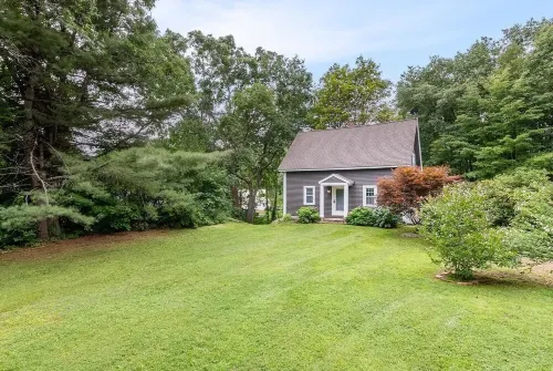 Meredith Town & Trail Cottage - Walkable to Water/Downtown, Dogs ok!
