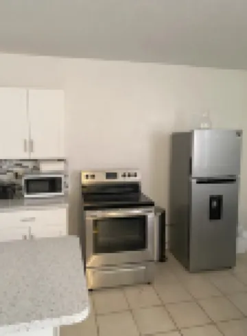 One-bedroom apartment on St Croix; AC, WiFi, near shopping center & restaurants