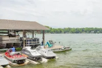 Renovated in 2024 3 Levels Lakefront Townhouse in the heart of SML.