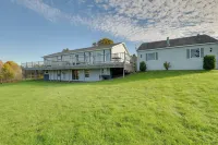Maine Retreat w/ Ocean Views, Walk to Downtown! - Wifi