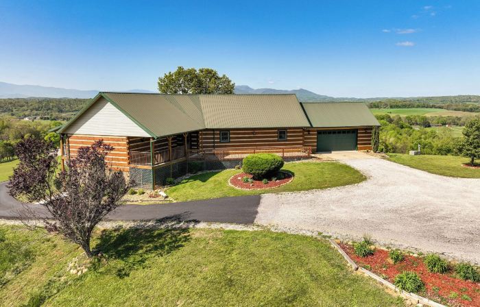 Panoramic Mtn Views: Spacious Tennessee Home!