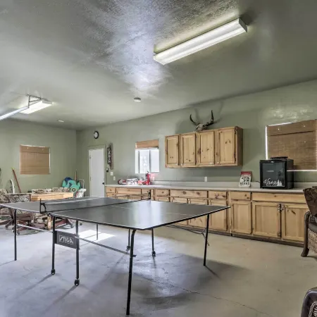 Fire Pit + Game Room: Heber-Overgaard Cabin!