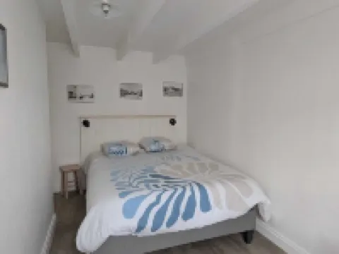 Ty Feunteun - Breton cottage 5 minutes' walk from the beach Hotels in Porspoder