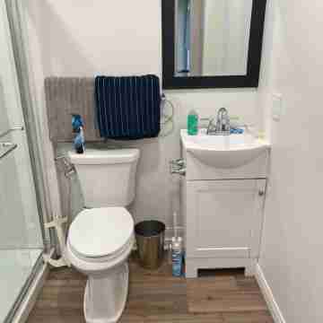 Charming studio in wonderful Bakersfield with AC, WiFi Rooms