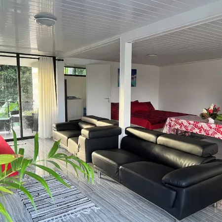 DEANE HOUSE Large, fully-equipped studio located in the city center. Отели в г. Бора-Бора