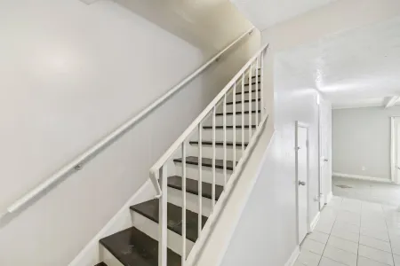 Nice 3 Bed townhome with in Morrow conveniently located/ Free Wi-Fi !!!