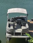 Charming 3-bedroom Lakehouse . Boat Slip,  Pontoon option .3 Golf courses nearby