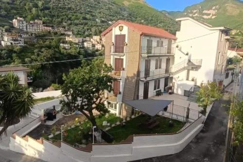 YELLOW STUDIO APARTMENT Hotels in Gragnano