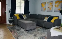 Minutes from New Orleans French Quarter and Bourbon St. 3-Bdrm house; AC, WiFi Hotels in Chalmette