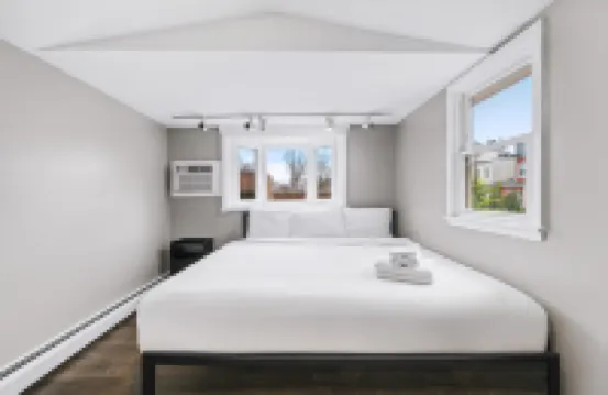 Modern Comfort with Easy NYC Transit Access - Charming Getaway