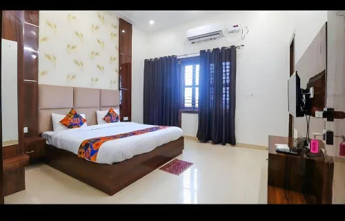 Hotel Mohan Palace Các khách sạn ở Chhatikara