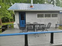 Cozy, quiet, and Lakefront Cottage in phenomenal Gravois Mills with AC, WiFi