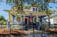 Charming Historic Blue House Hotels near T-Mobile