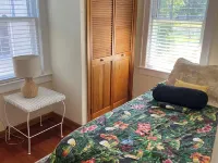 Charming Beach Cottage, Steps to Beach, Enjoy Scenic Vineyards & Farm Stands Hotels in Riverhead