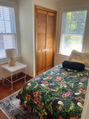 Charming Beach Cottage, Steps to Beach, Enjoy Scenic Vineyards & Farm Stands