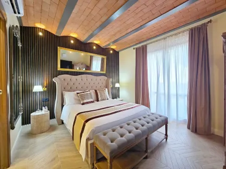 Ground floor suite with direct access to the garden