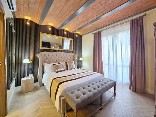 Ground floor suite with direct access to the garden