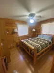 Charming 3-bedroom cabin in Warrens with WiFi. Close to ATV access point.