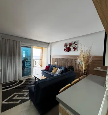 Cozy 2-bedroom cabin in charming Santiago de Tolú with WiFi, fitness room