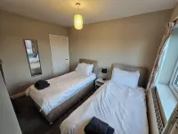 3 Bedroom with 6 x beds - Great location with free parking