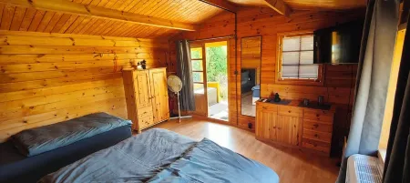 Vacation home "Im Wäldchen" near the lake for couples and families with pets