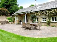 Pretty Cottage with Open Fire, Garden, Fields and Woods. Pet-Friendly EV Charger