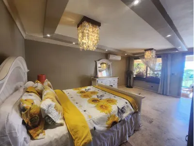 Beachfront villa with 6 bdrms 8 Baths, with Natural Pool, Jacuzzi, WiFi, AC, BBQ Hotel a 