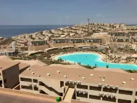 Cozy 3-bedroom apartment with WiFi, AC in charming Il Monte Galala Hotels near جامعة الجلالة