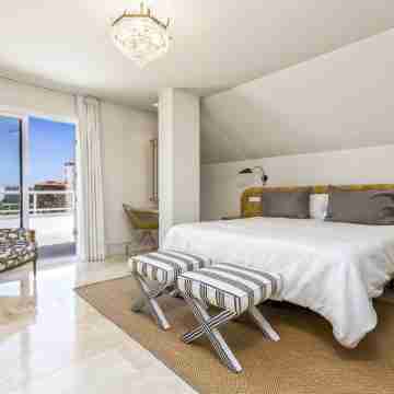 Beachfront Penthouse With Seaviews and Pool Rooms